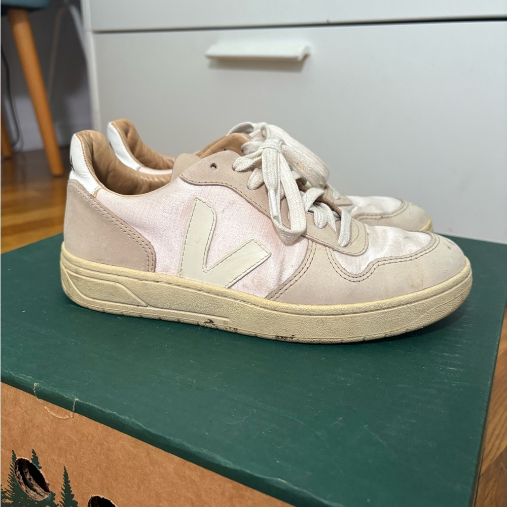 Veja cream and baby pink leather sneakers